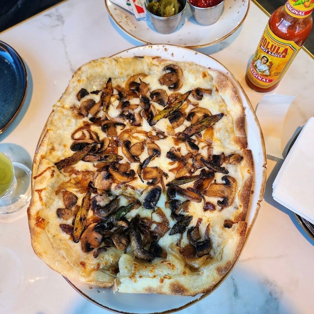 Read more about the article Mushroom Pizza Paradise in Sherman Oaks, CA!